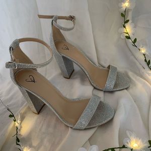 BRAND NEW NEVER WORN sparkle heels! ♡